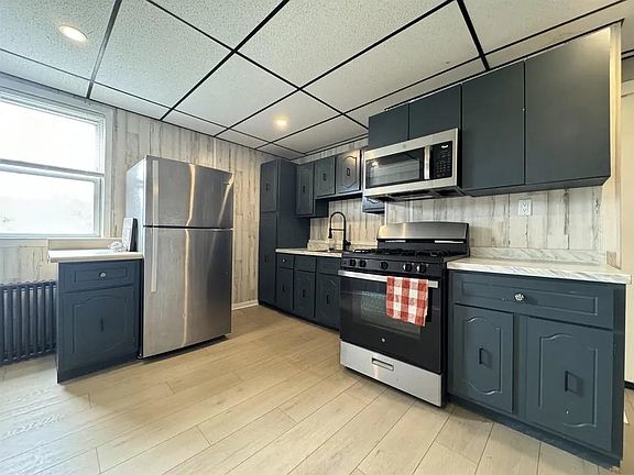 2nd image of 119 Brunswick St #3