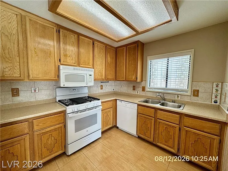8621 Lyla Rae Cir — Photo 10