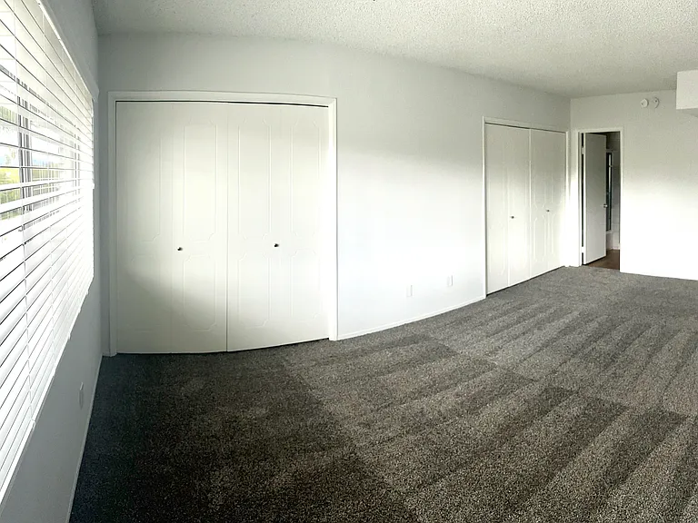 California Euclid Apartments — Photo 19
