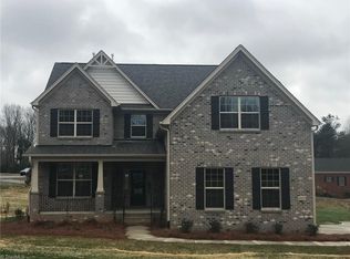 6901 River Gate Ct, Oak Ridge, NC 27310