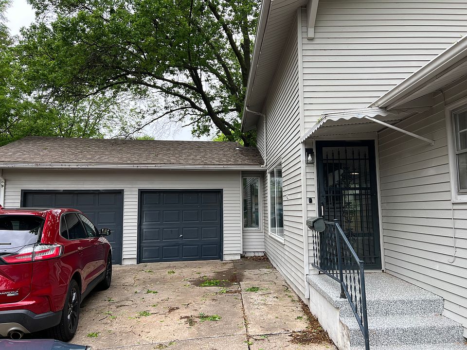 Entry with garage