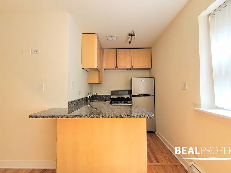625 W Wrightwood — Photo 7