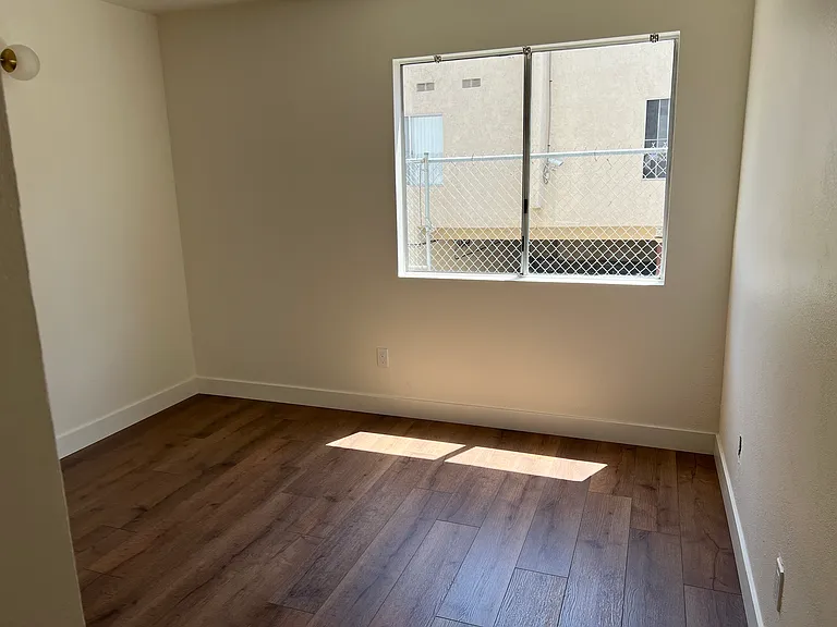 18408 Hatteras St — Photo 22