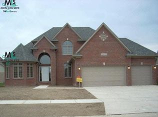 21983 Goldenwillow Dr, Macomb Township, MI 48042