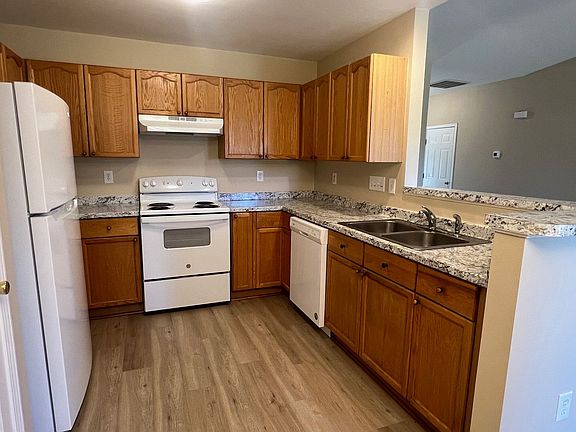 3rd image of 110 Endicott Ct