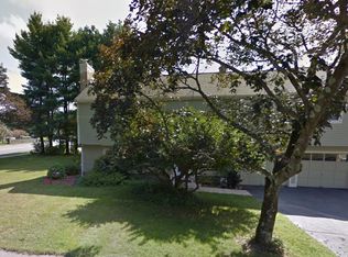 8 Stockdale Rd, Needham, MA 02492