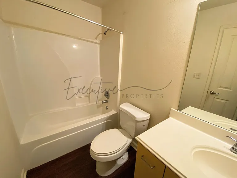 311 E Hale St — Photo 17
