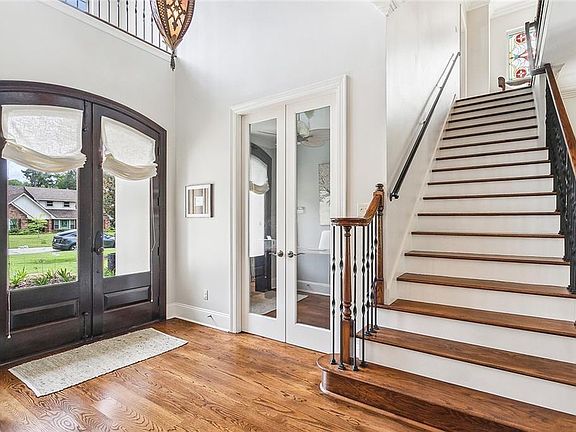 3rd image of 121 Riverwood Dr