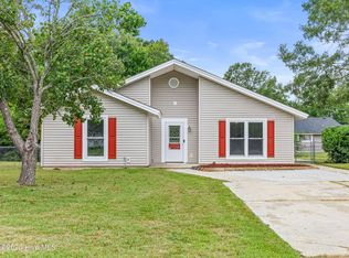 302 S Willow Ln, Jacksonville, NC 28546