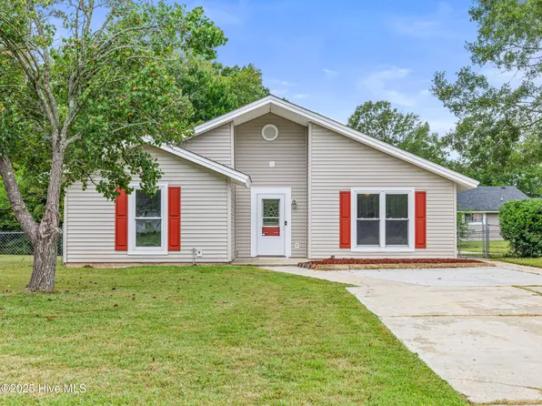 302 S Willow Lane, Jacksonville, NC 28546