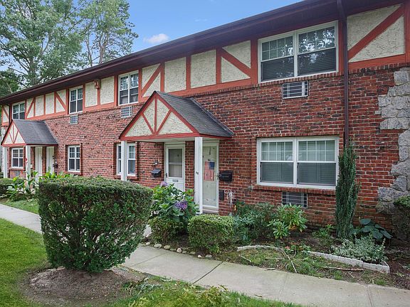 4th image of 25 Glen Hollow Dr APT H28