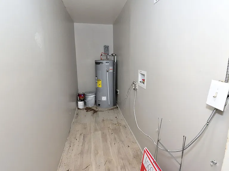 1577 Charter Dr — Photo 17