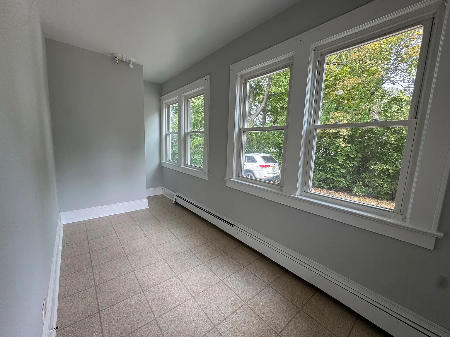 2 bed, 1.5 bath, $3,000 — Photo 3
