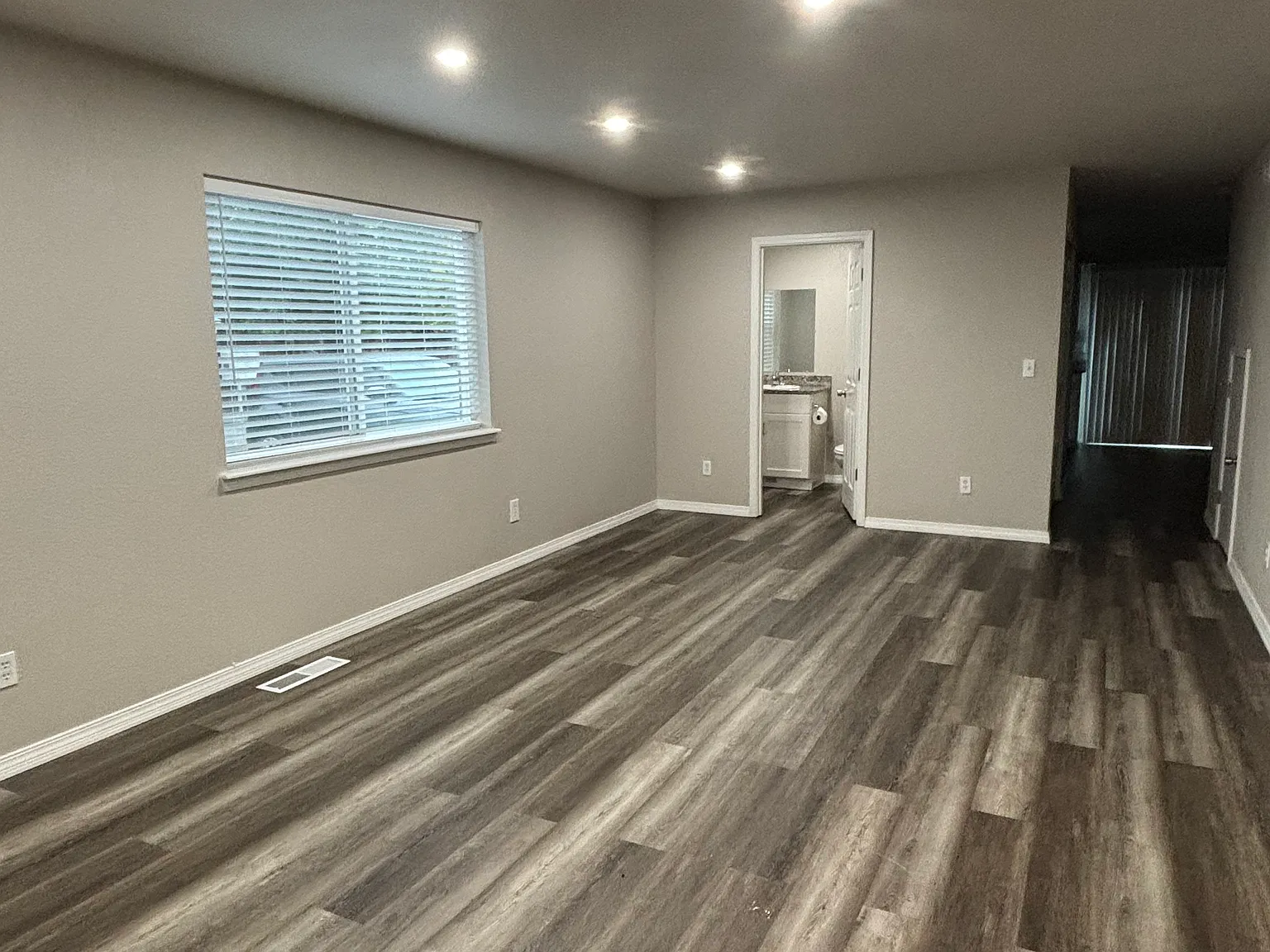 3 bed, 2.5 bath, 1400 sqft, $1,700 — Photo 4