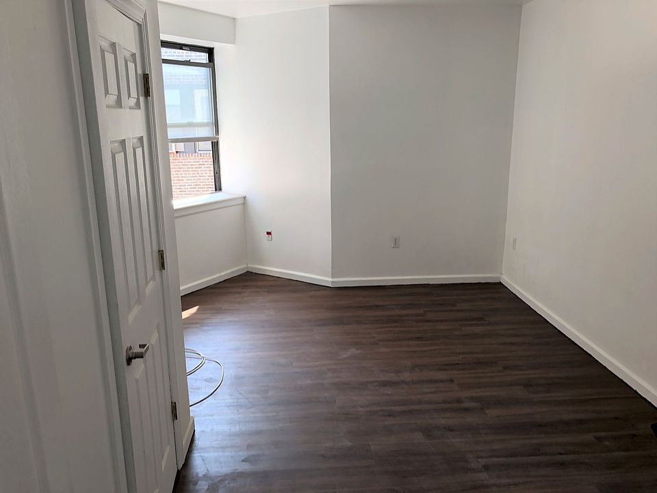 1st image of 39 Lincoln Park #4A