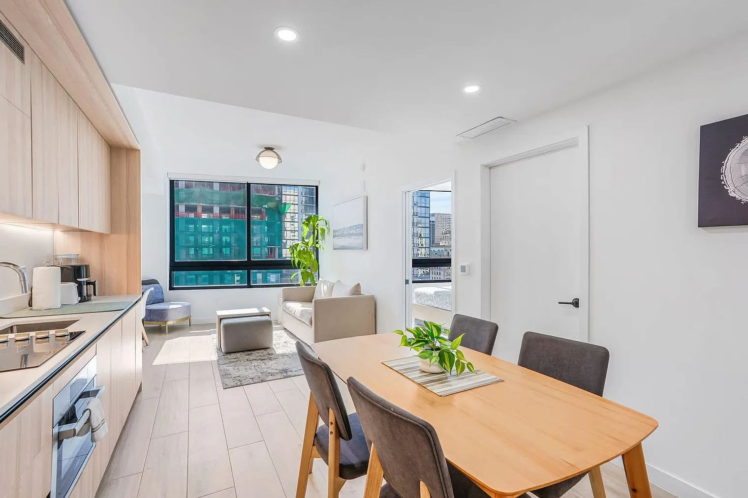 1 bed, 1.0 bath, 602 sqft, $3,196 — Photo 4