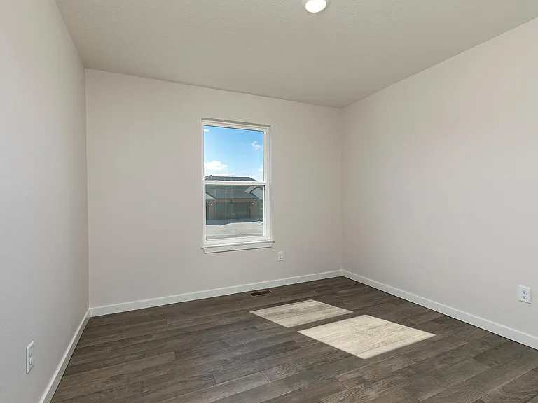 800 E Crew Dr — Photo 18