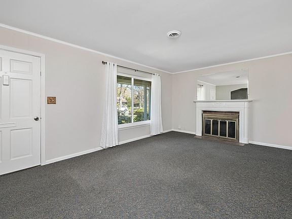 3rd image of 2414 Cory Ave
