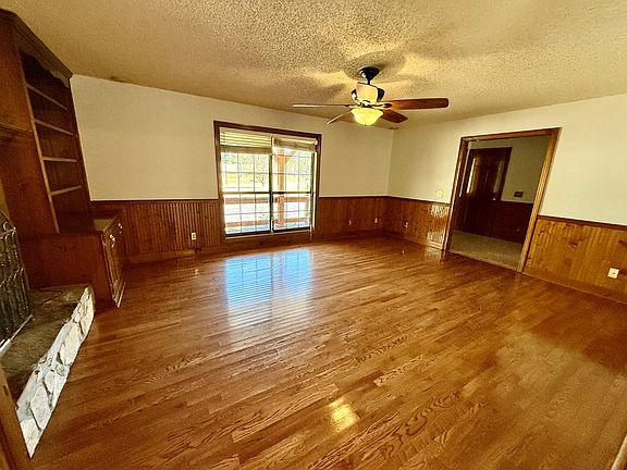 5th image of 1504 Golden Rd W