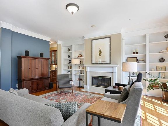 4th image of 1018 Emory Parc Pl