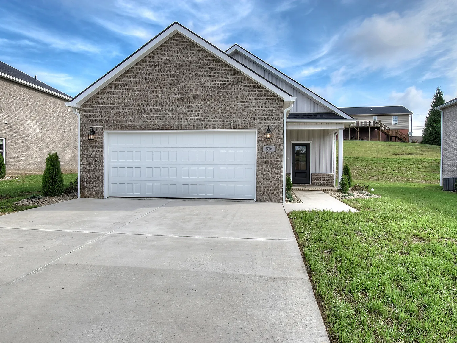 3 bed, 1282 sqft, $2,300 — Photo 2