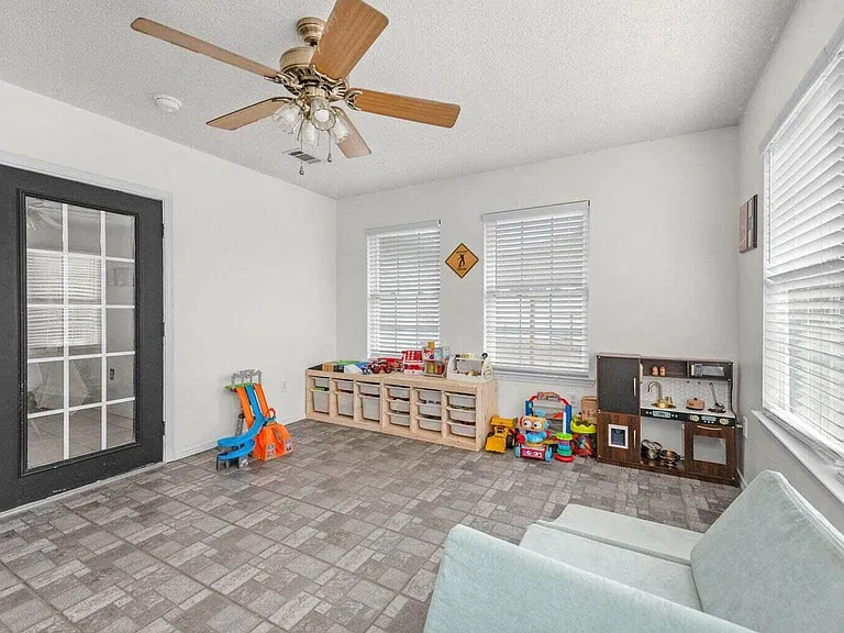 400 Brown Pl — Photo 17