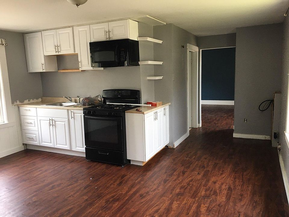 2nd image of 174 Village St APT 4