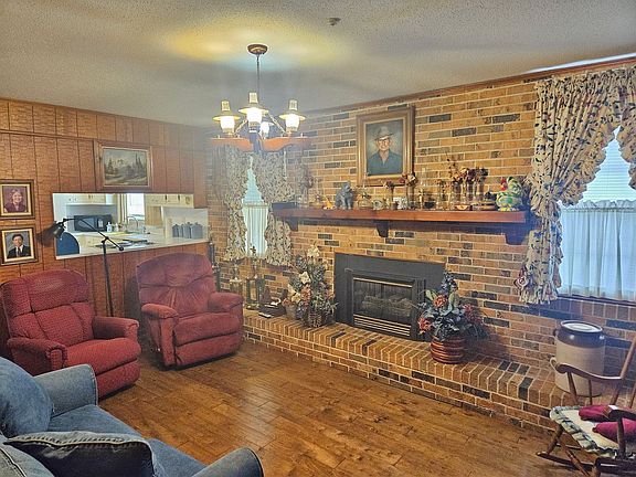 3rd image of 725 County Road 606