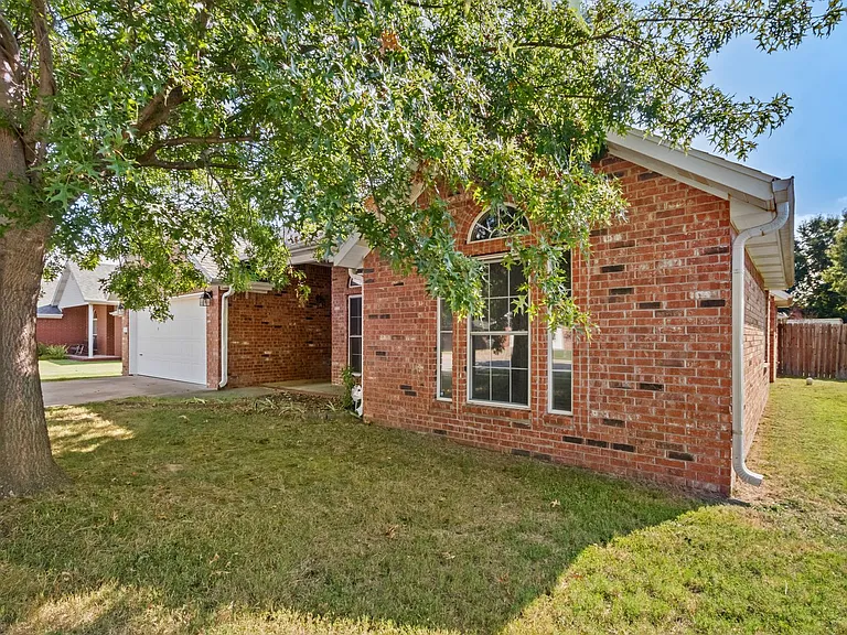 794 N Blazing Star Dr — Photo 2