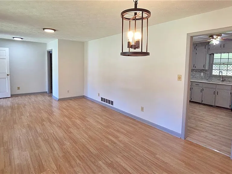 6684 Londonderry Dr — Photo 10