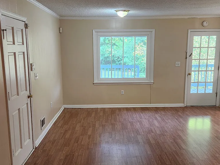 903 Dogwood Ave — Photo 3