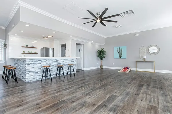 Wymore 360 Apartments — Photo 7