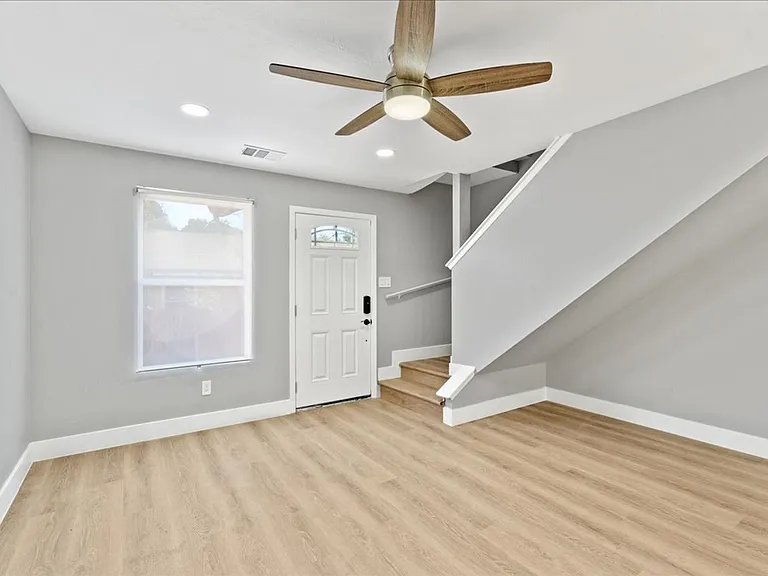 3107 E 13th St — Photo 25