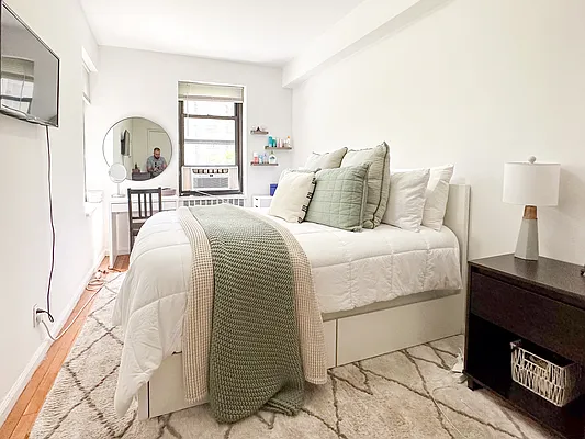 Rented by Oxford Property Group | media 10