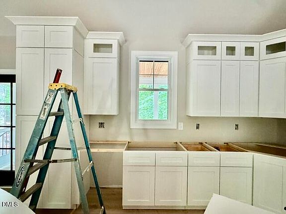 5th image of 101 Stillwater Ln
