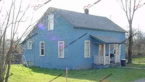 901 NW Saint Helens Ave Photo 1