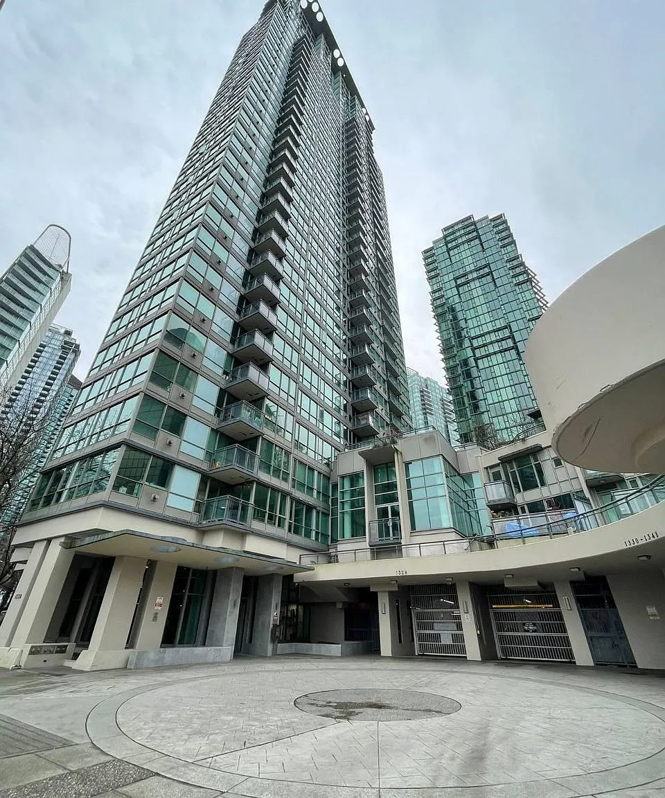 2 bed, 970 sqft, $3,850 — Photo 2