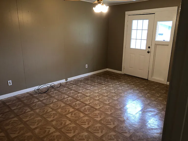 805 Matchett St — Photo 3