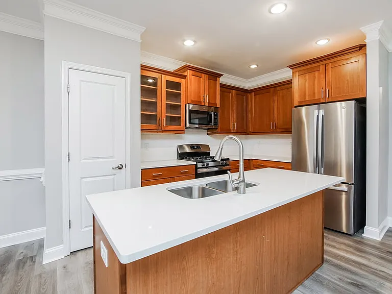 108 Heathwood Dr — Photo 8