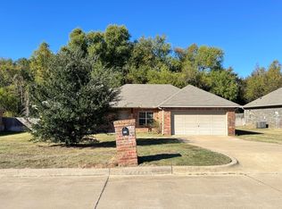 939 Redbud Ln, Bullard, TX 75757