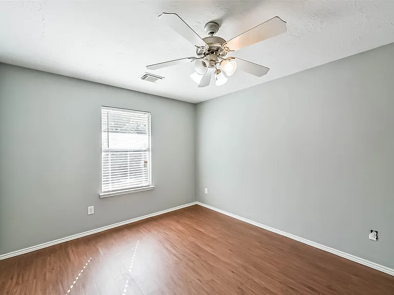8726 Old Maple Ln — Photo 29