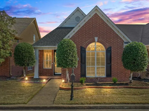 374 Fountain River Dr, Memphis, TN 38120