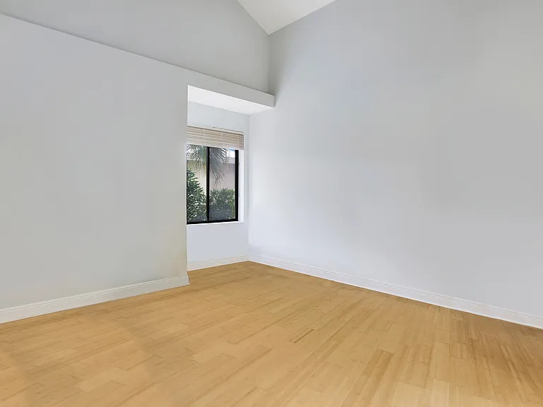 111 Seashore Dr — Photo 15