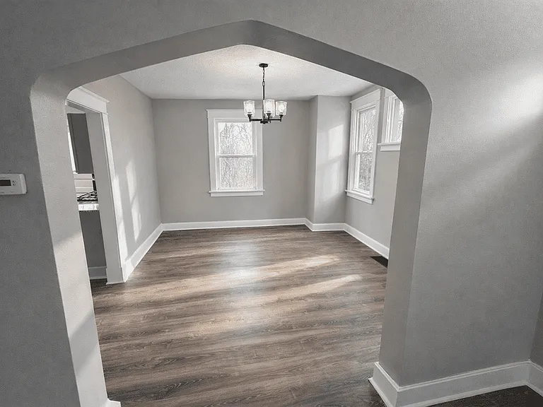 2550 Montana Ave — Photo 7