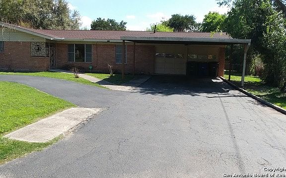 3rd image of 718 Oakwood Dr