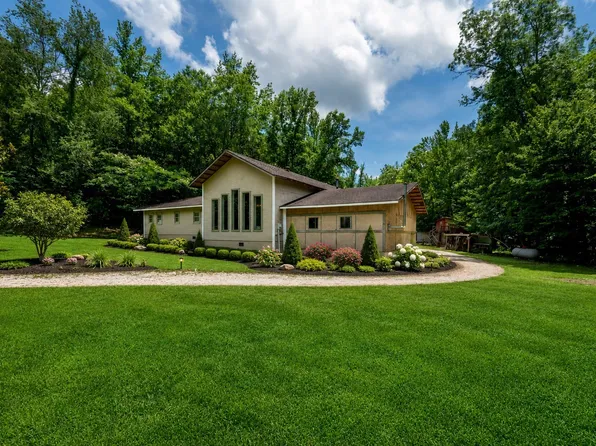 1791 Deer Creek Rd, Linden, TN 37096