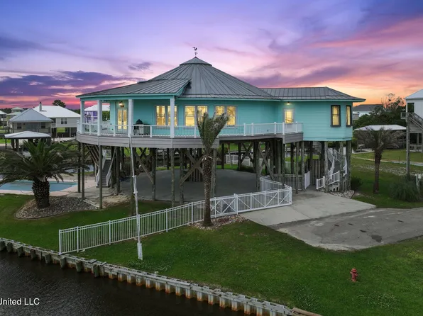 141 Janelle Dr, Bay Saint Louis, MS 39520