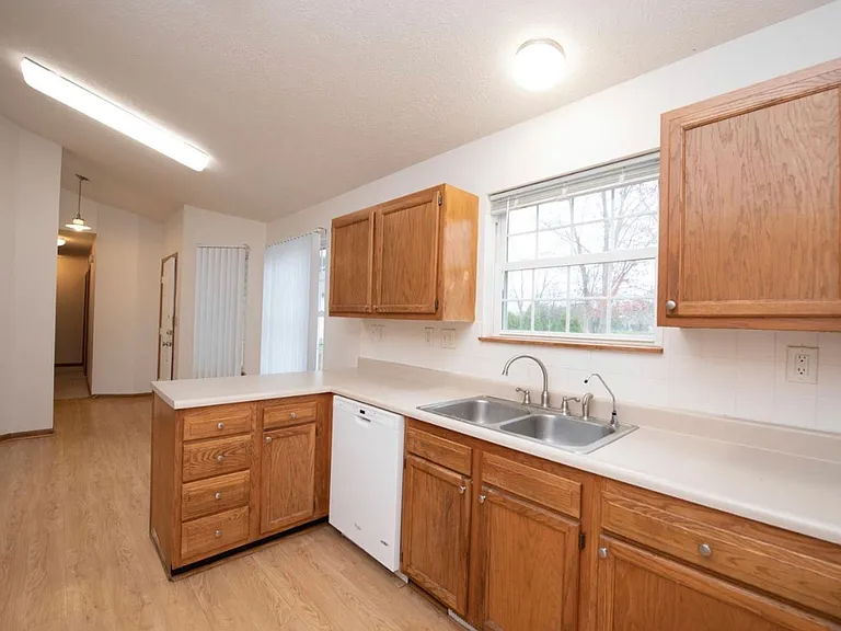 2611 Manchester St — Photo 16