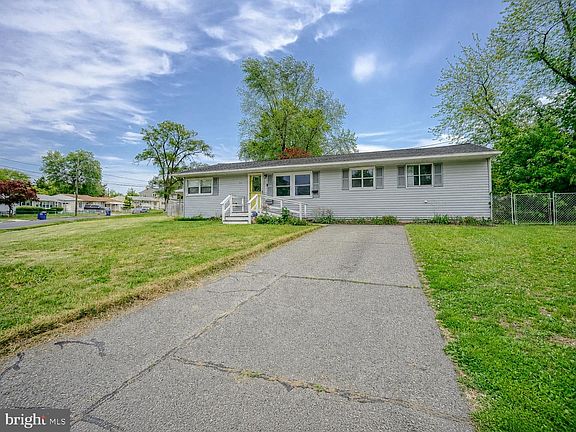3rd image of 541 Windsor Ave