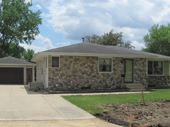 502 Brins Ct SE, Stewartville, MN 55976